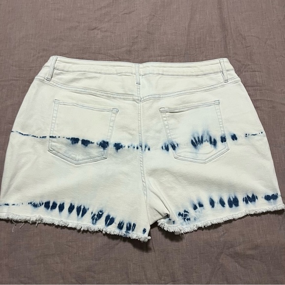 Ava and Viv Plus Size 22 Women's White and Blue Tie-Dye Shorts frayed summer - Picture 7 of 8